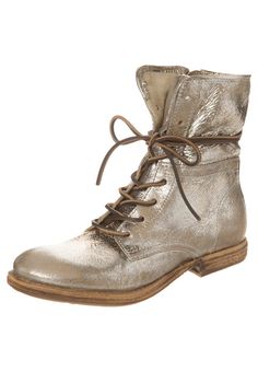 goldene boots.jpg